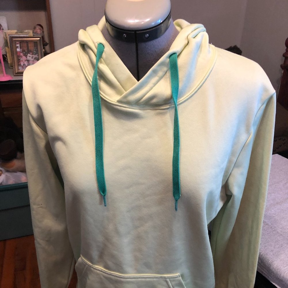 Under Armour Hoodie; Size Medium
